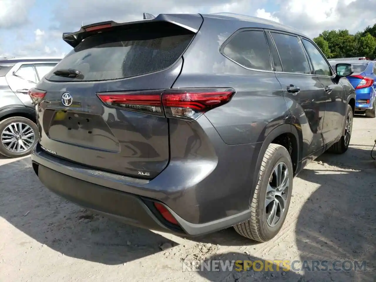 4 Photograph of a damaged car 5TDGZRAH2LS010592 TOYOTA HIGHLANDER 2020