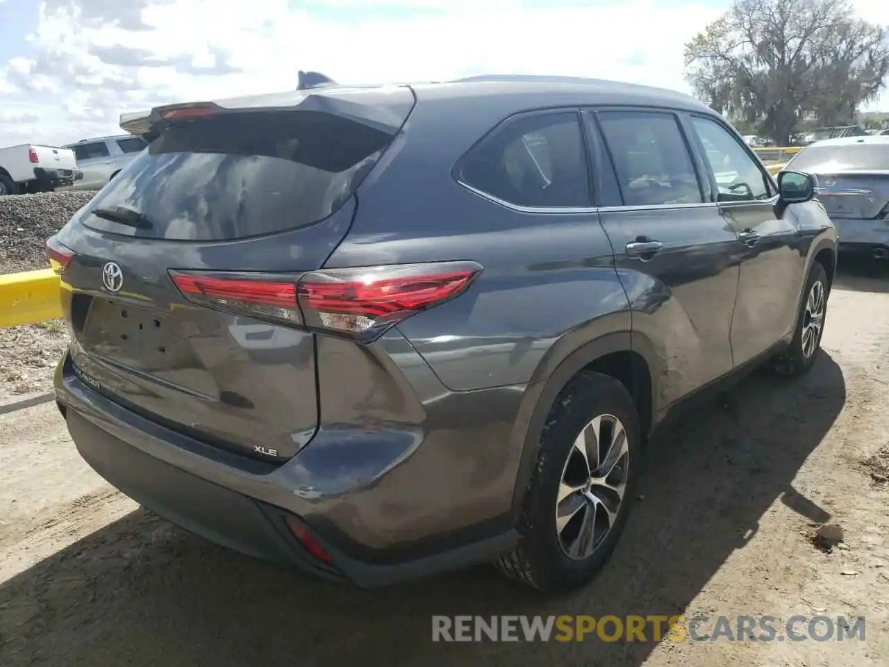 4 Photograph of a damaged car 5TDGZRAH2LS011404 TOYOTA HIGHLANDER 2020