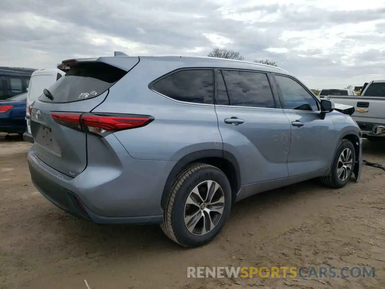 3 Photograph of a damaged car 5TDGZRAH2LS016621 TOYOTA HIGHLANDER 2020