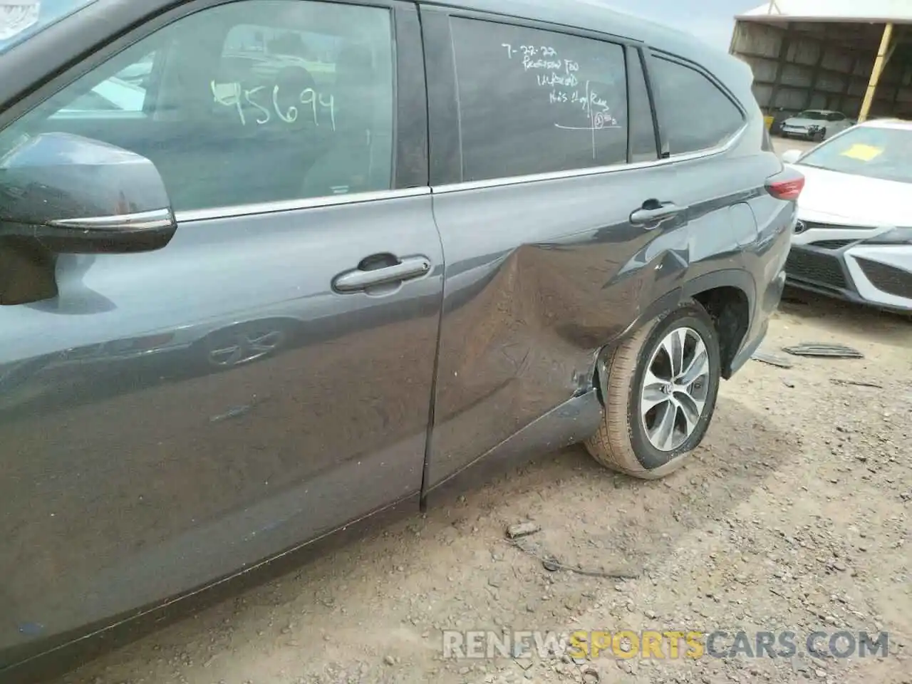 9 Photograph of a damaged car 5TDGZRAH2LS505617 TOYOTA HIGHLANDER 2020