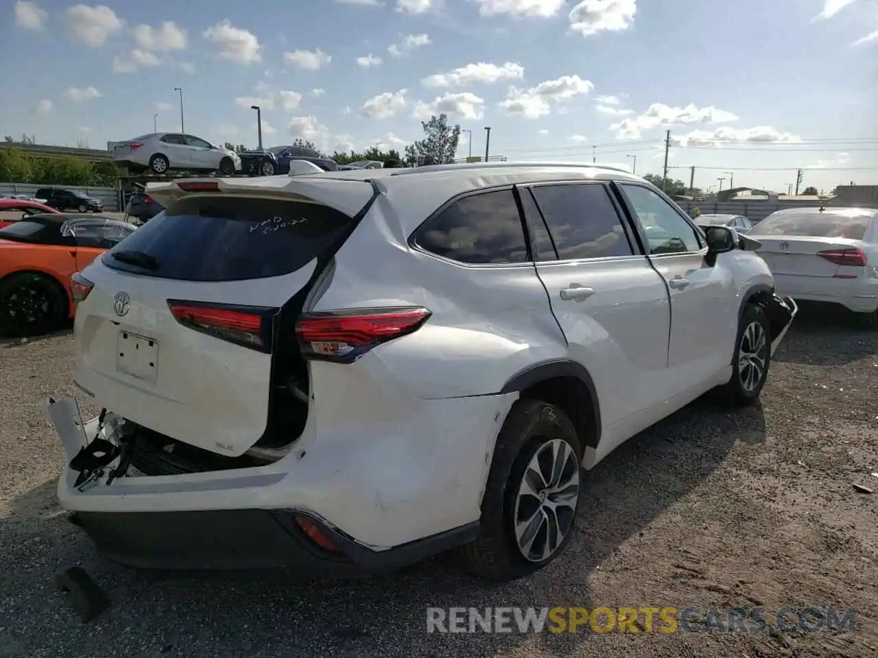 4 Photograph of a damaged car 5TDGZRAH2LS511045 TOYOTA HIGHLANDER 2020