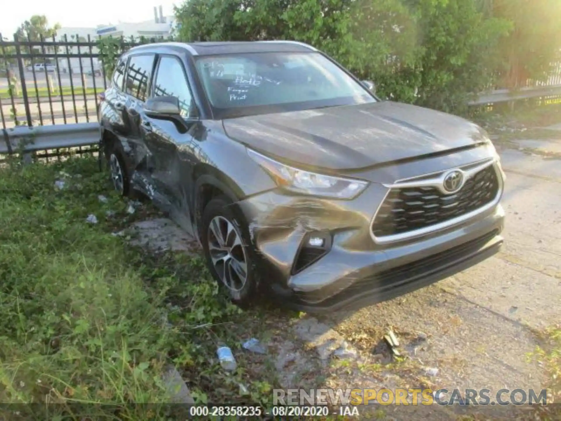 1 Photograph of a damaged car 5TDGZRAH3LS003294 TOYOTA HIGHLANDER 2020