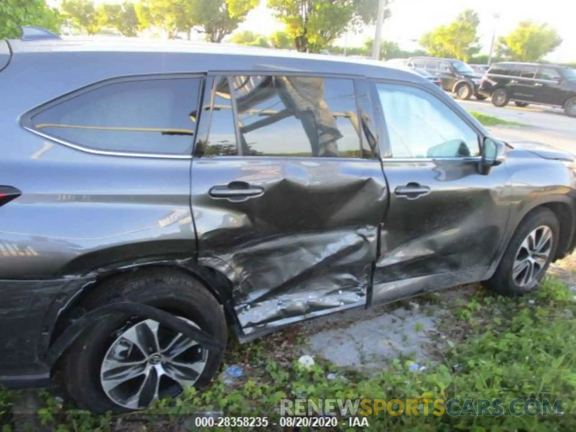 10 Photograph of a damaged car 5TDGZRAH3LS003294 TOYOTA HIGHLANDER 2020