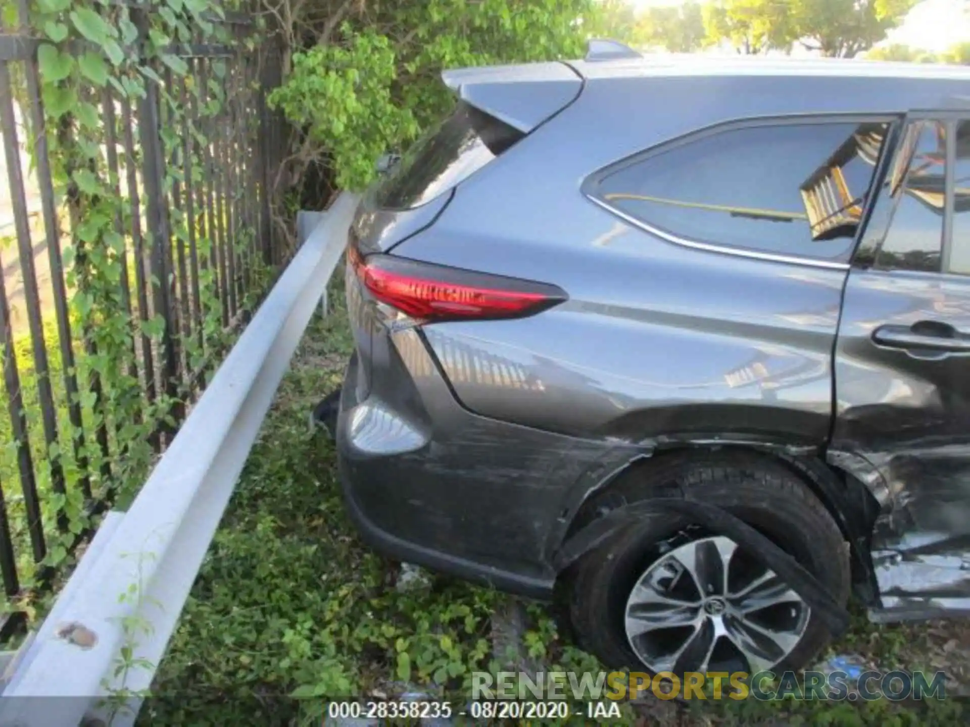 8 Photograph of a damaged car 5TDGZRAH3LS003294 TOYOTA HIGHLANDER 2020