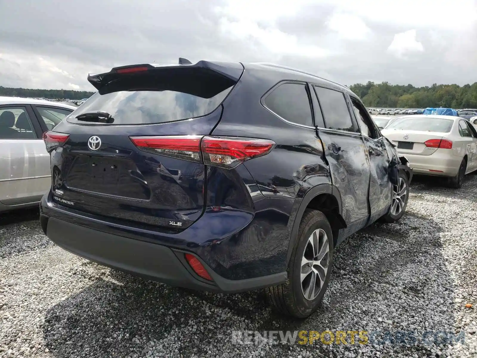 4 Photograph of a damaged car 5TDGZRAH3LS004347 TOYOTA HIGHLANDER 2020