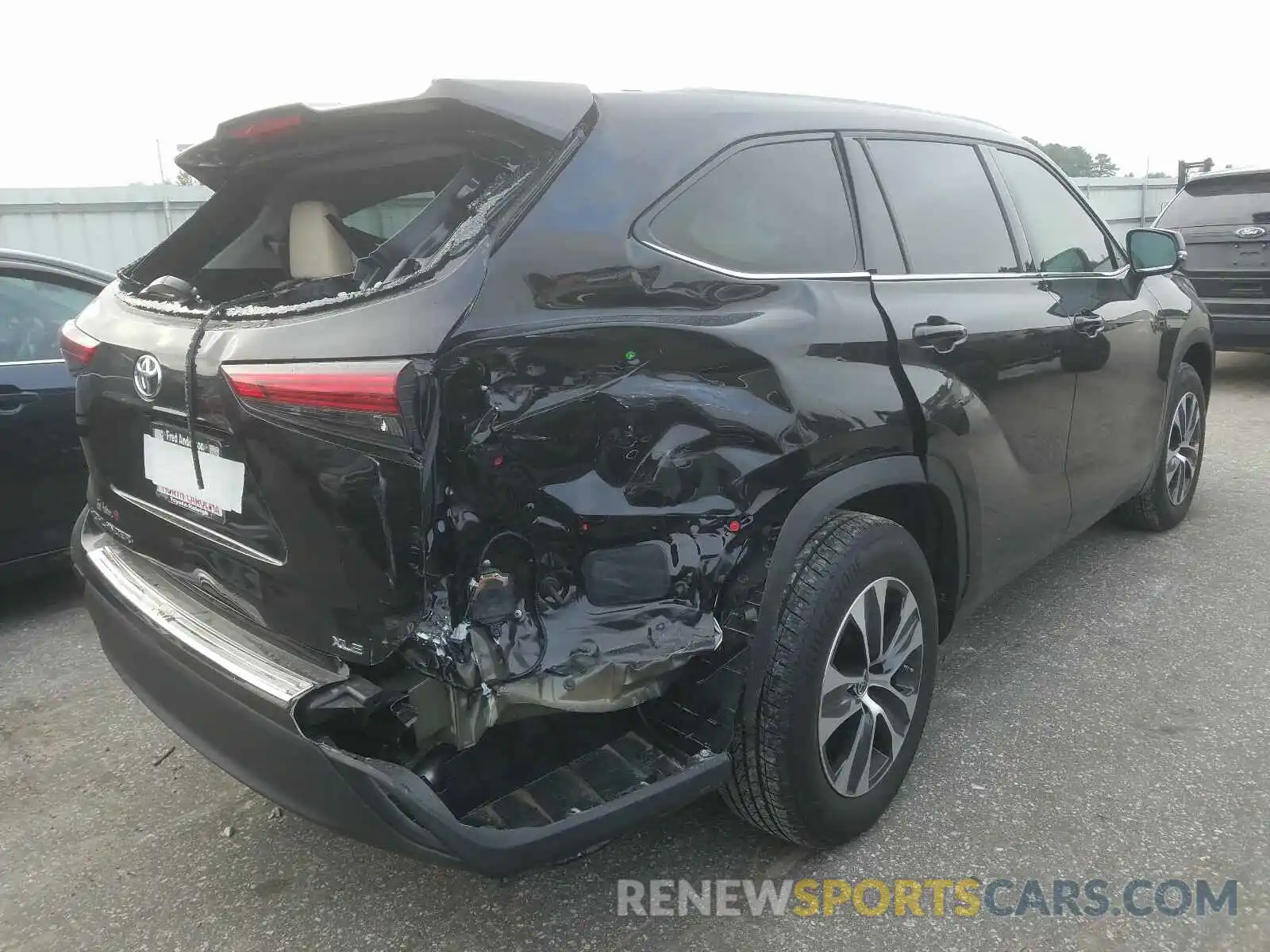 4 Photograph of a damaged car 5TDGZRAH3LS010777 TOYOTA HIGHLANDER 2020