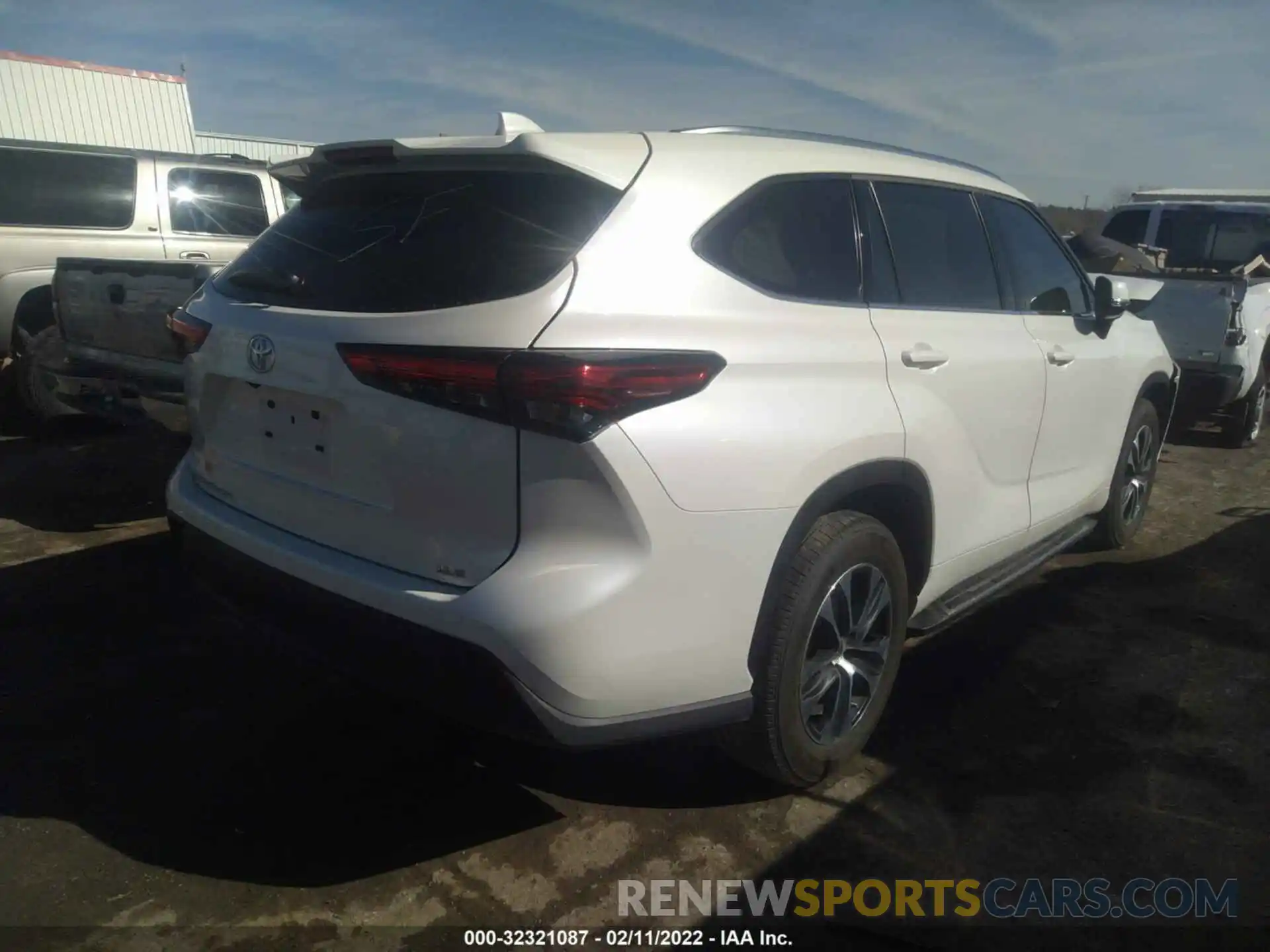 4 Photograph of a damaged car 5TDGZRAH3LS026610 TOYOTA HIGHLANDER 2020