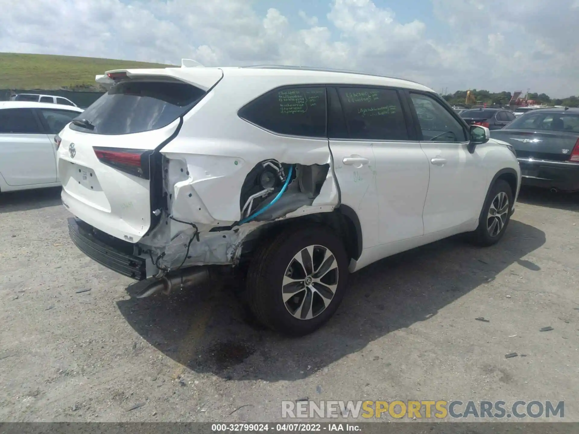 4 Photograph of a damaged car 5TDGZRAH3LS029149 TOYOTA HIGHLANDER 2020