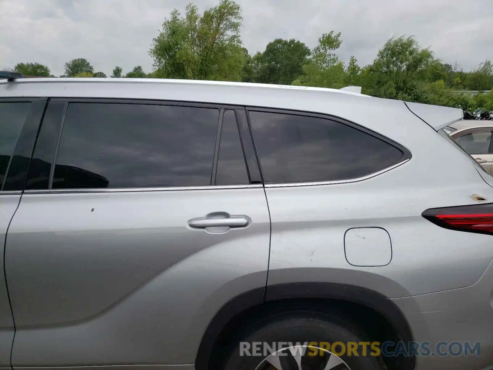 9 Photograph of a damaged car 5TDGZRAH3LS501057 TOYOTA HIGHLANDER 2020