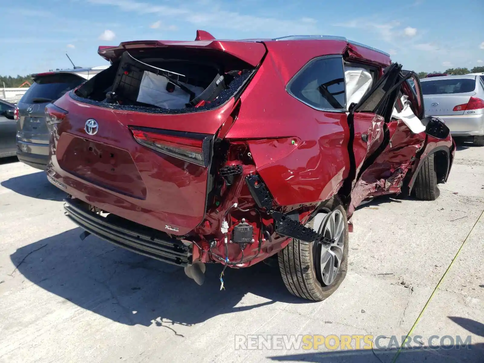 4 Photograph of a damaged car 5TDGZRAH3LS513824 TOYOTA HIGHLANDER 2020