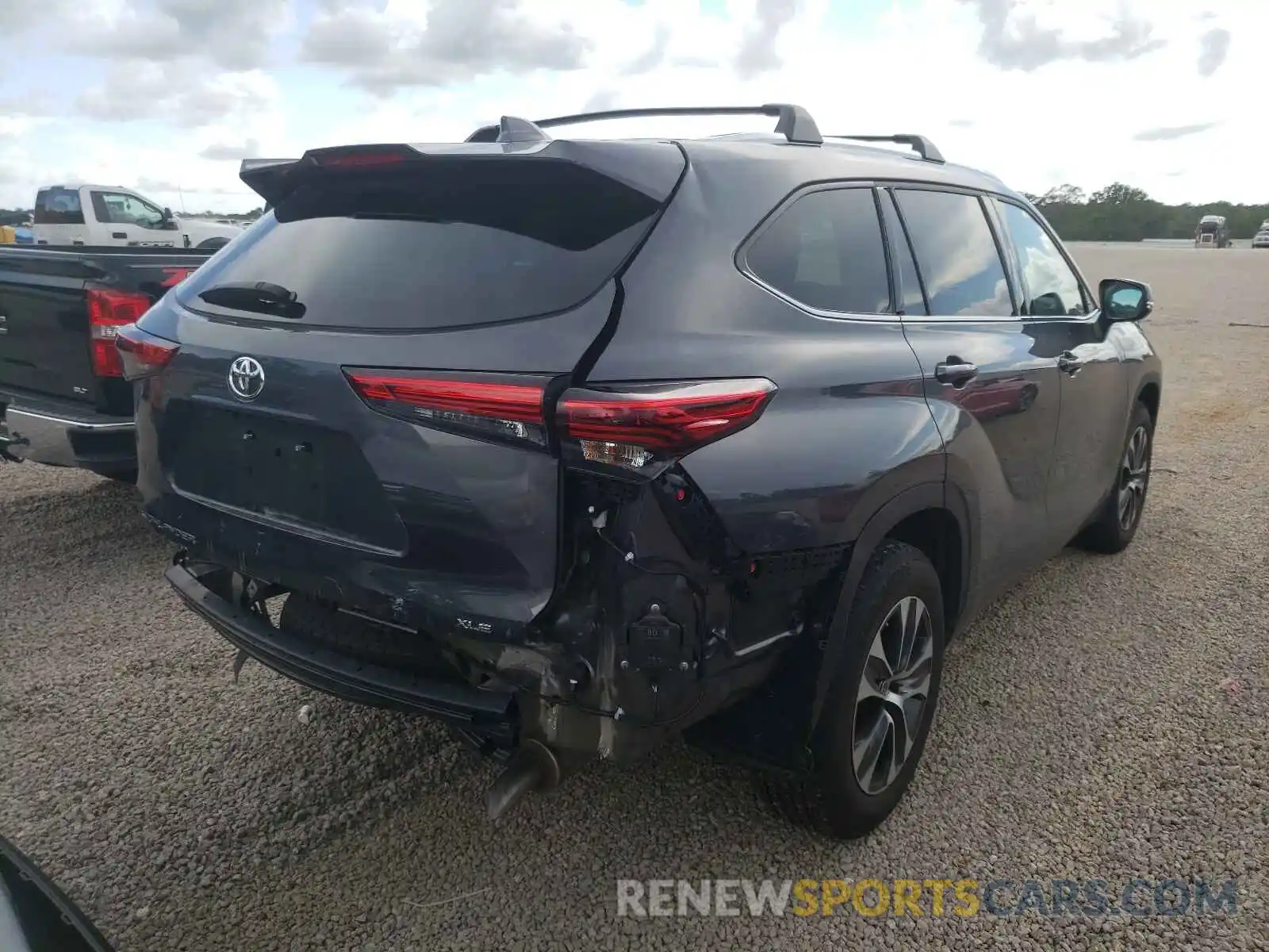 4 Photograph of a damaged car 5TDGZRAH4LS003658 TOYOTA HIGHLANDER 2020