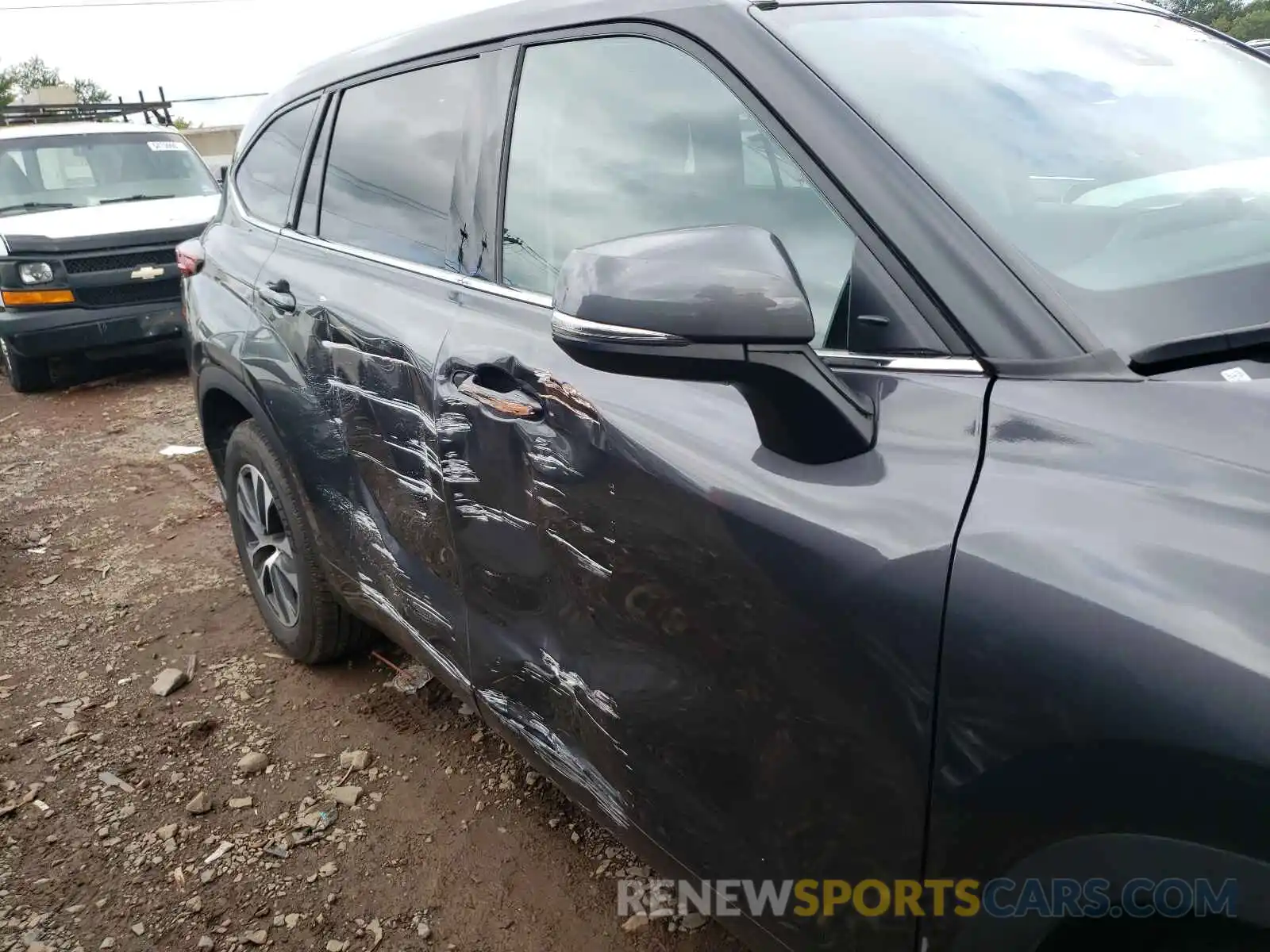 9 Photograph of a damaged car 5TDGZRAH4LS009136 TOYOTA HIGHLANDER 2020