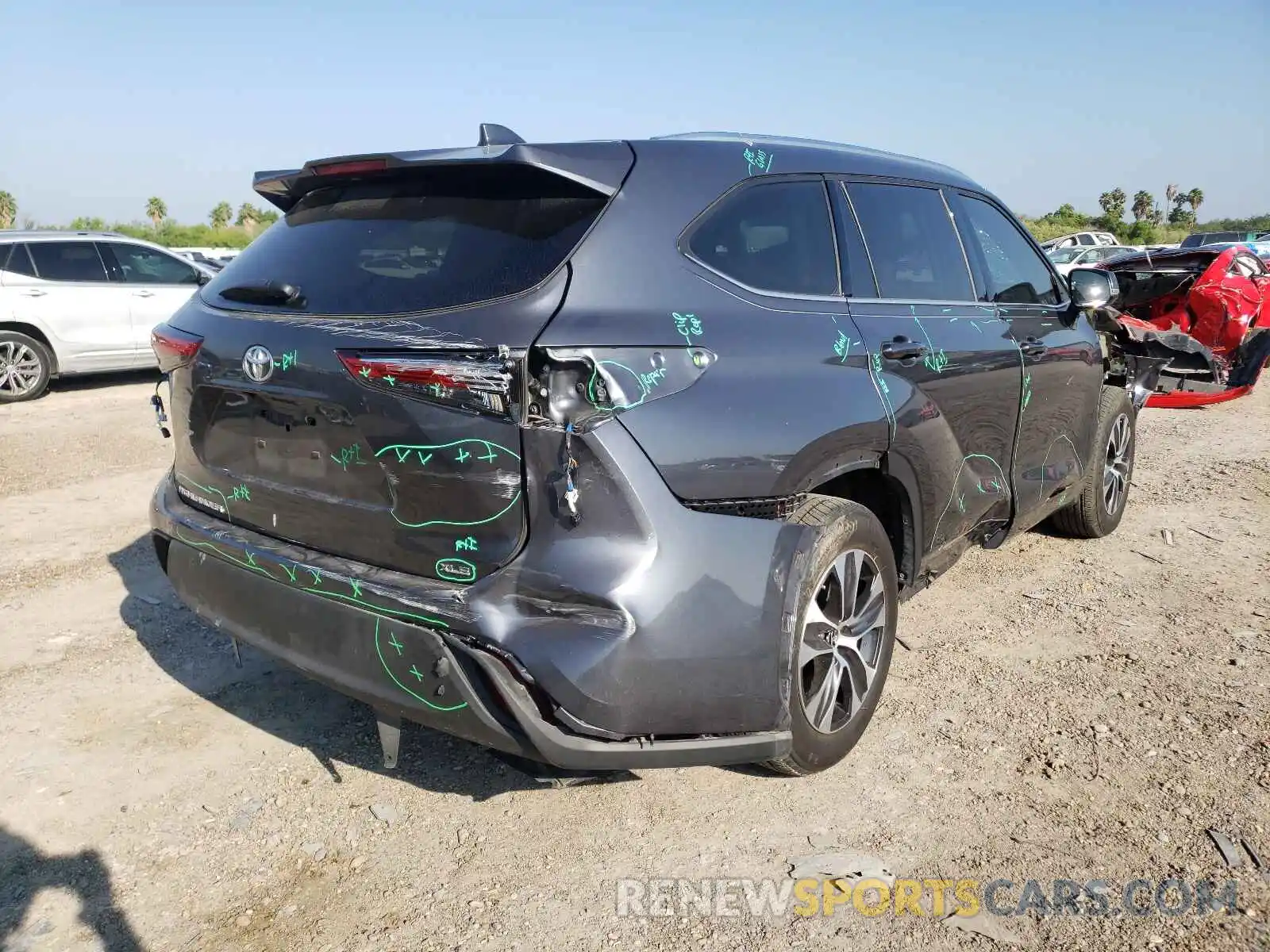 4 Photograph of a damaged car 5TDGZRAH4LS016460 TOYOTA HIGHLANDER 2020