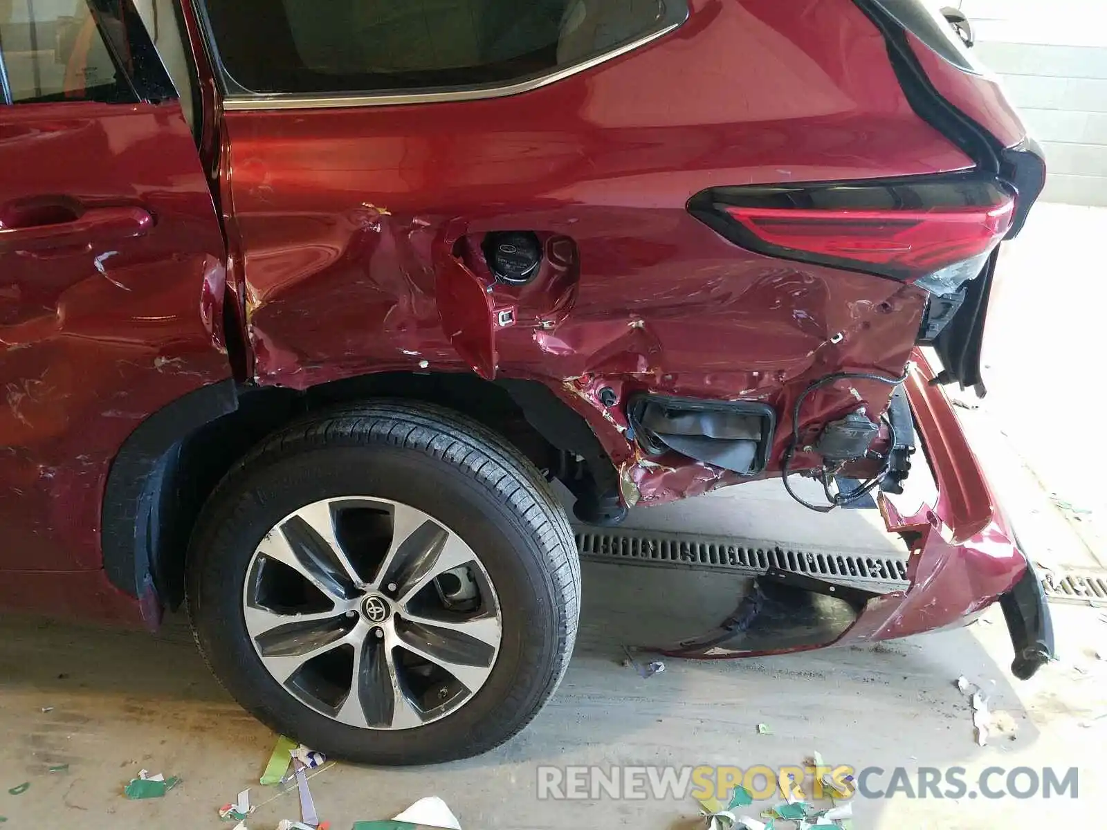 9 Photograph of a damaged car 5TDGZRAH4LS029225 TOYOTA HIGHLANDER 2020