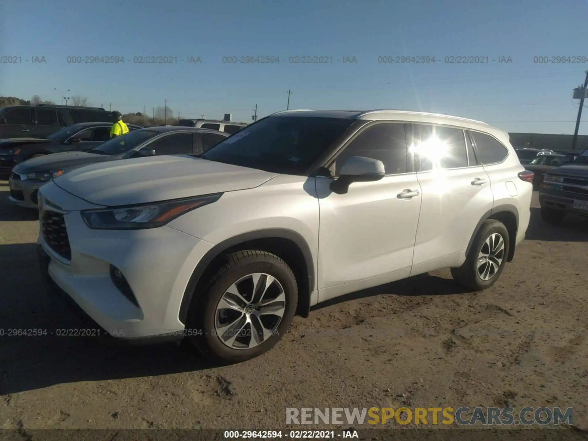 2 Photograph of a damaged car 5TDGZRAH4LS504128 TOYOTA HIGHLANDER 2020