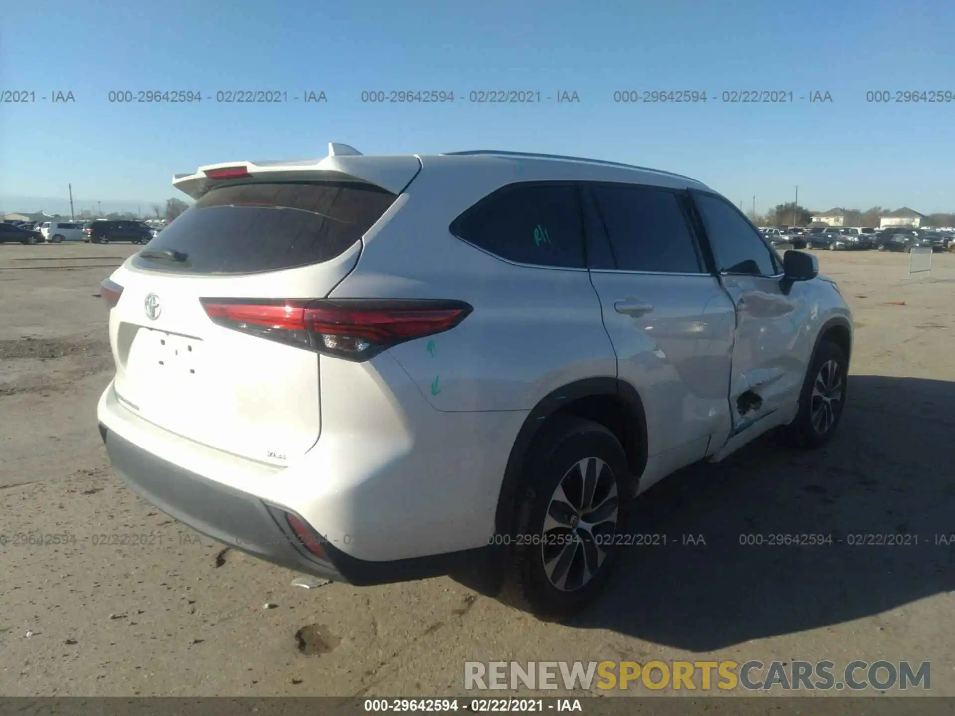 4 Photograph of a damaged car 5TDGZRAH4LS504128 TOYOTA HIGHLANDER 2020