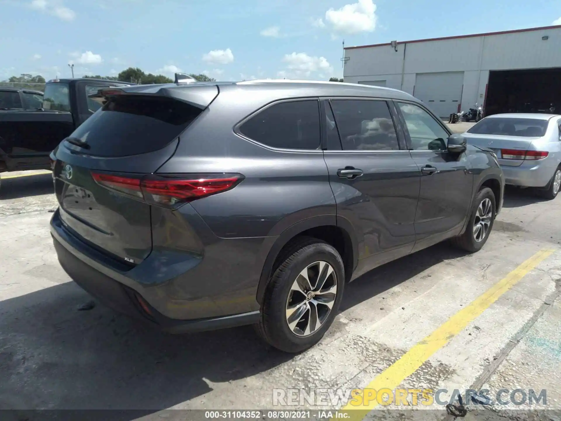 4 Photograph of a damaged car 5TDGZRAH4LS505294 TOYOTA HIGHLANDER 2020