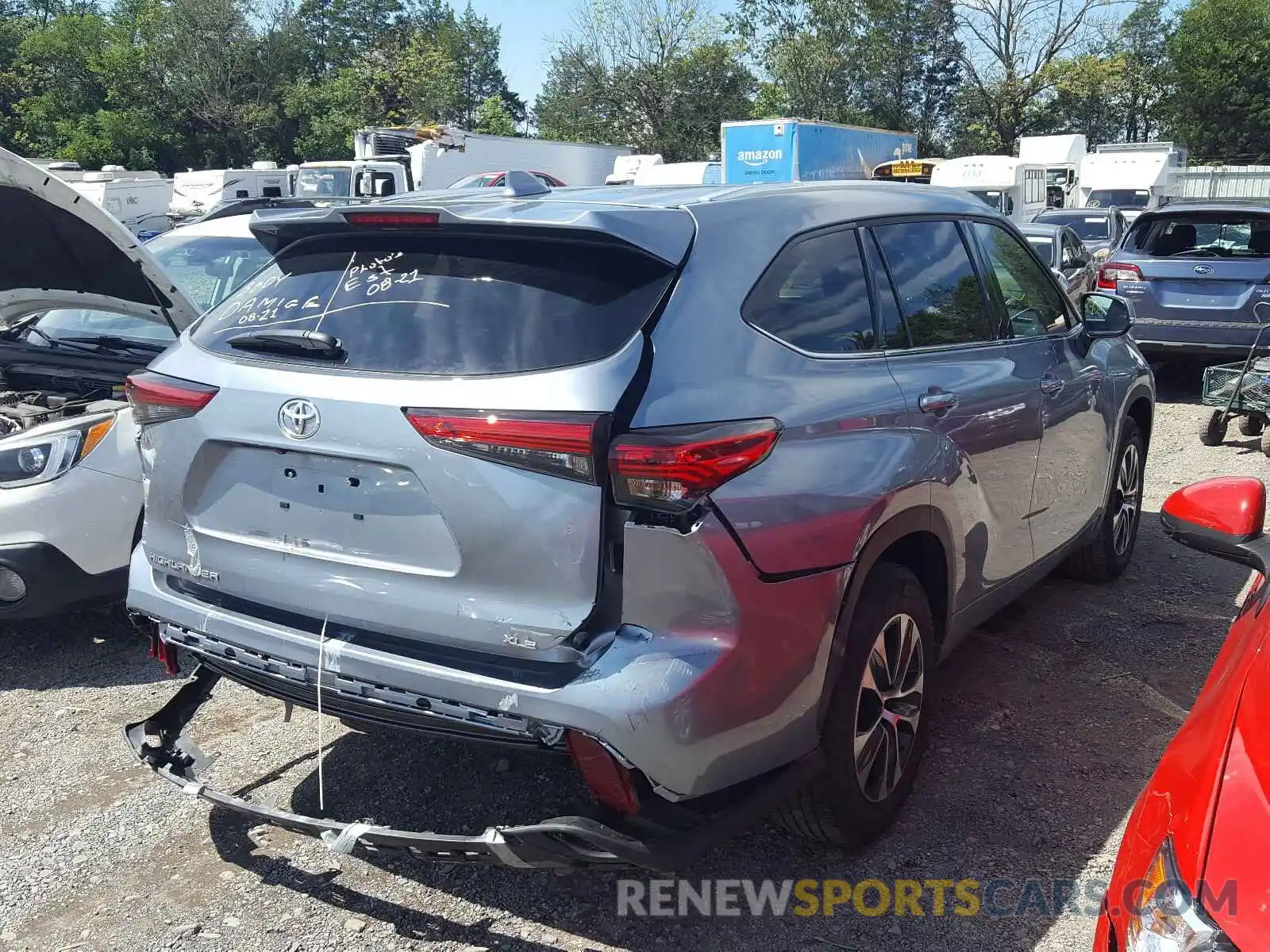 4 Photograph of a damaged car 5TDGZRAH5LS010022 TOYOTA HIGHLANDER 2020