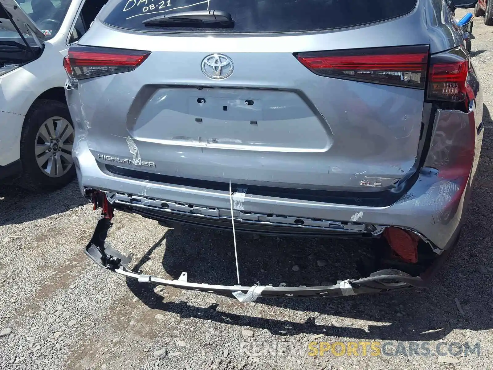 9 Photograph of a damaged car 5TDGZRAH5LS010022 TOYOTA HIGHLANDER 2020