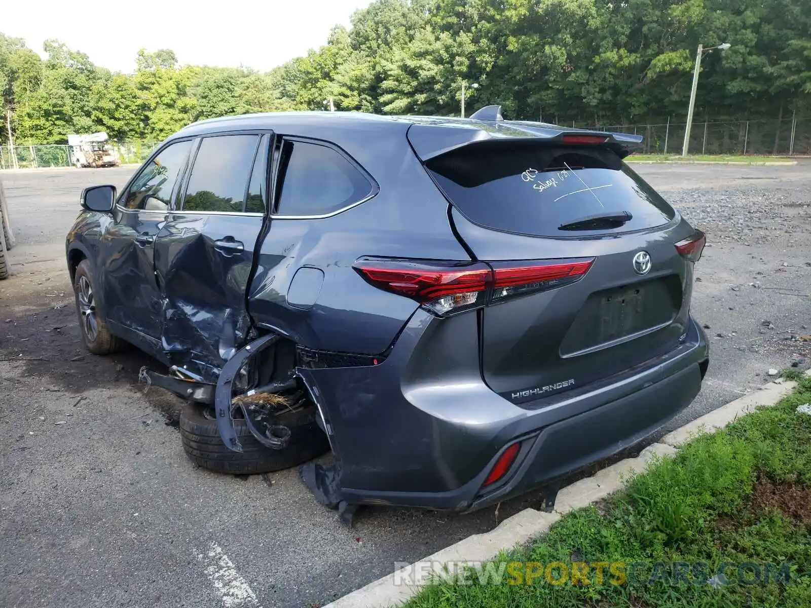 3 Photograph of a damaged car 5TDGZRAH5LS011316 TOYOTA HIGHLANDER 2020