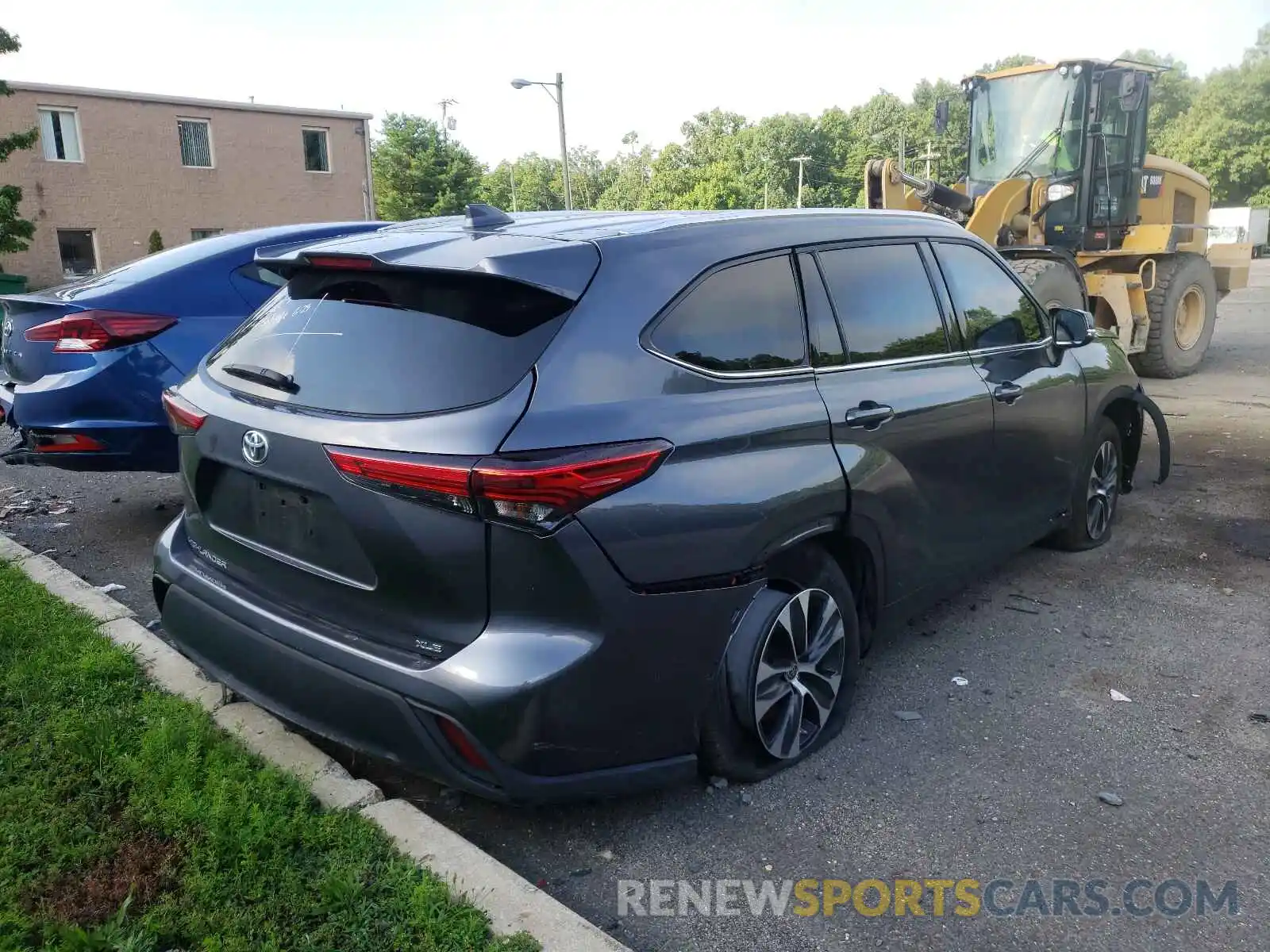 4 Photograph of a damaged car 5TDGZRAH5LS011316 TOYOTA HIGHLANDER 2020