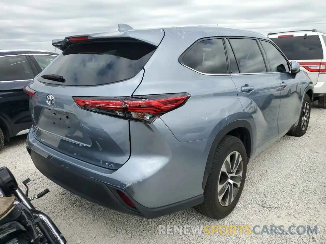 4 Photograph of a damaged car 5TDGZRAH5LS012143 TOYOTA HIGHLANDER 2020