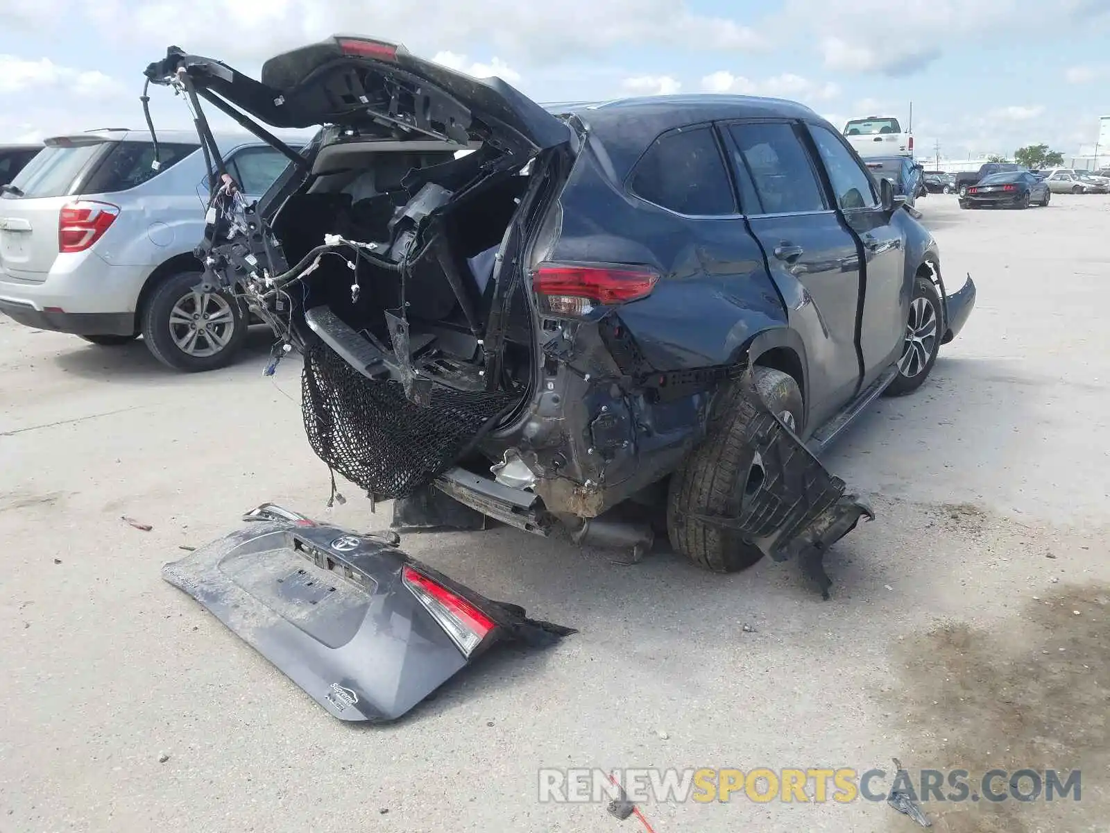 4 Photograph of a damaged car 5TDGZRAH5LS012661 TOYOTA HIGHLANDER 2020