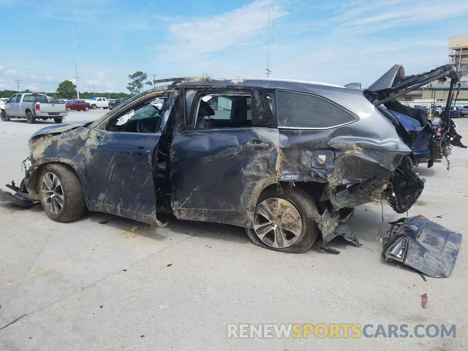 9 Photograph of a damaged car 5TDGZRAH5LS012661 TOYOTA HIGHLANDER 2020