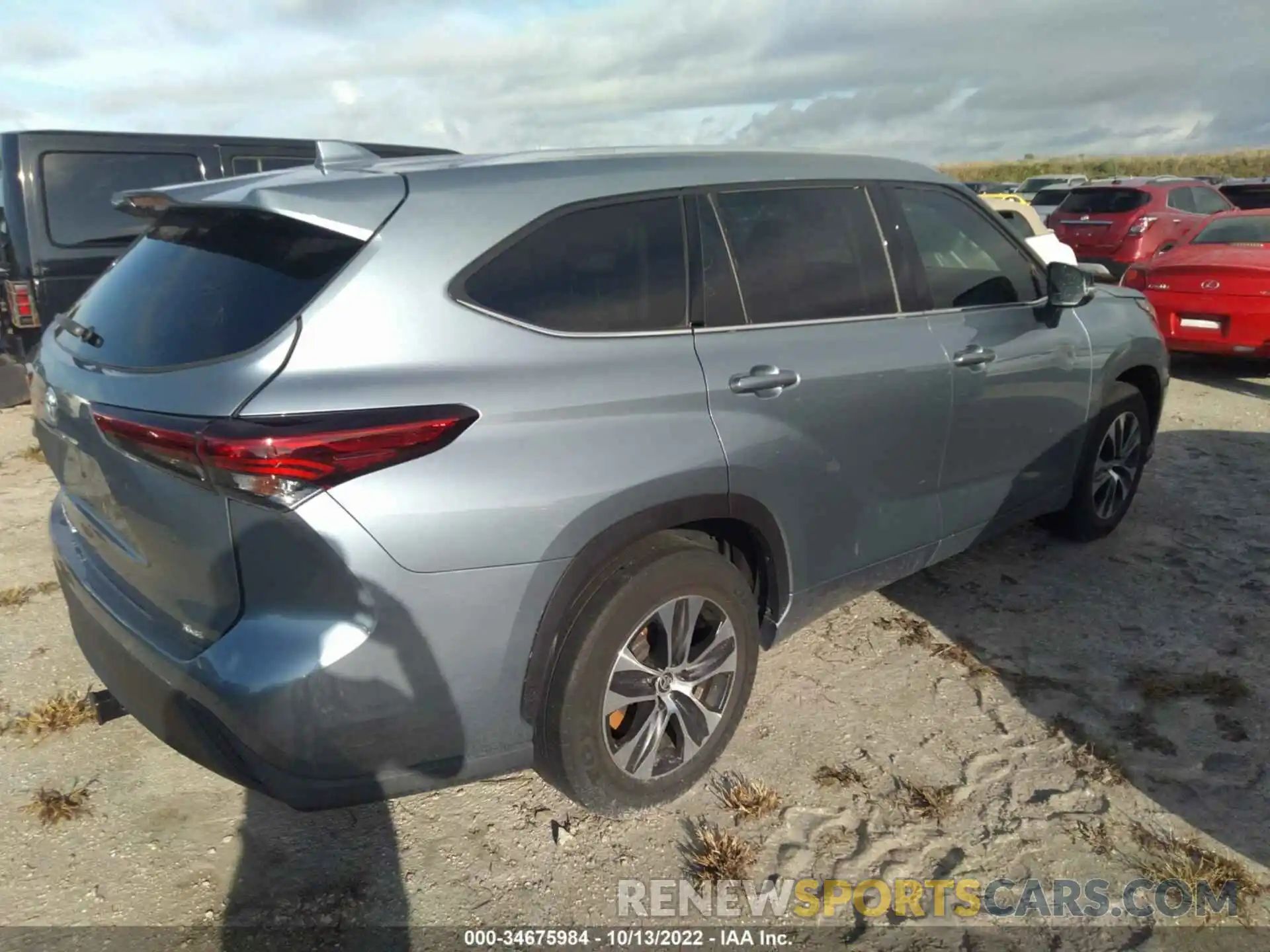 4 Photograph of a damaged car 5TDGZRAH5LS015981 TOYOTA HIGHLANDER 2020