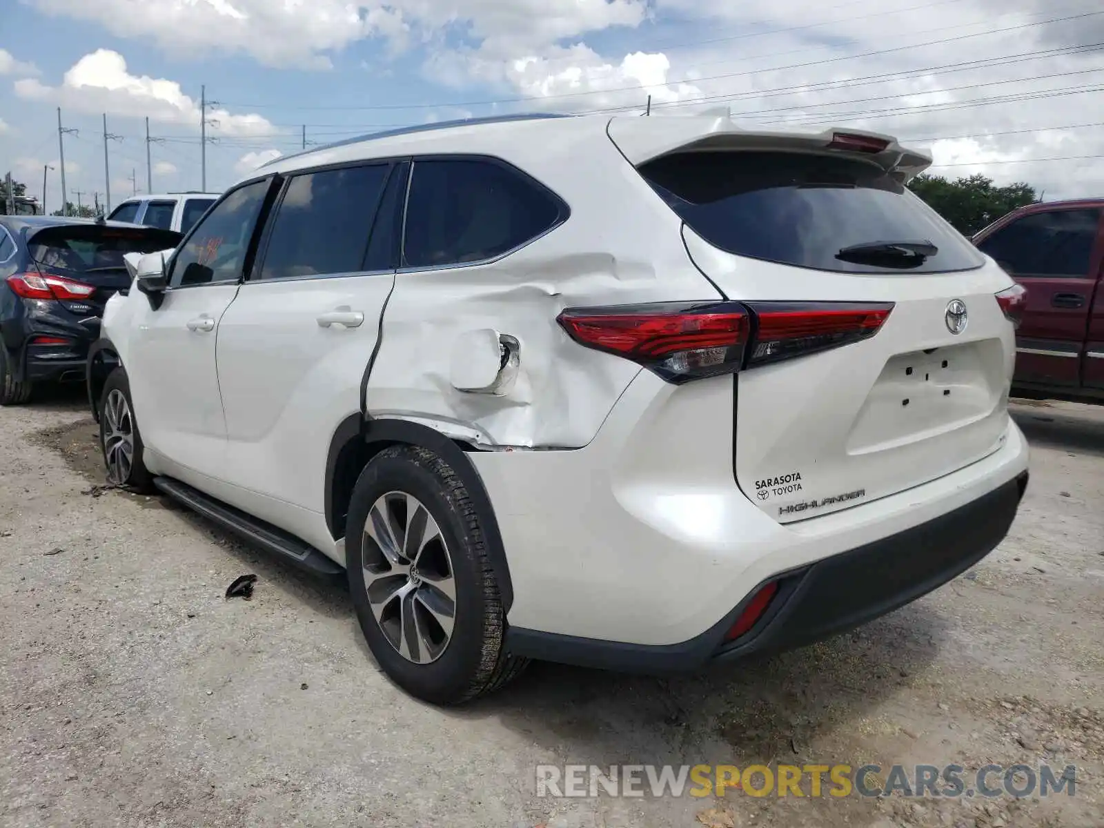 3 Photograph of a damaged car 5TDGZRAH5LS017147 TOYOTA HIGHLANDER 2020