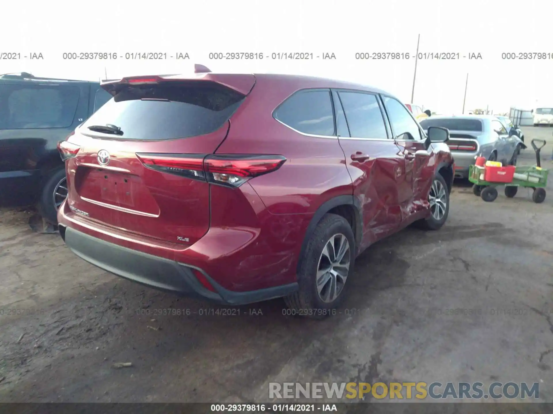 4 Photograph of a damaged car 5TDGZRAH5LS021005 TOYOTA HIGHLANDER 2020