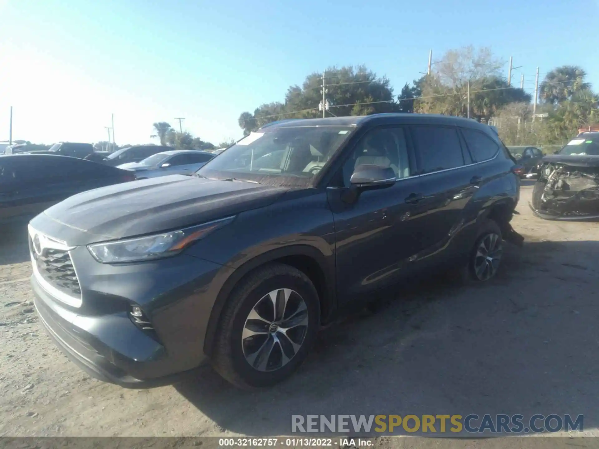 2 Photograph of a damaged car 5TDGZRAH5LS023918 TOYOTA HIGHLANDER 2020