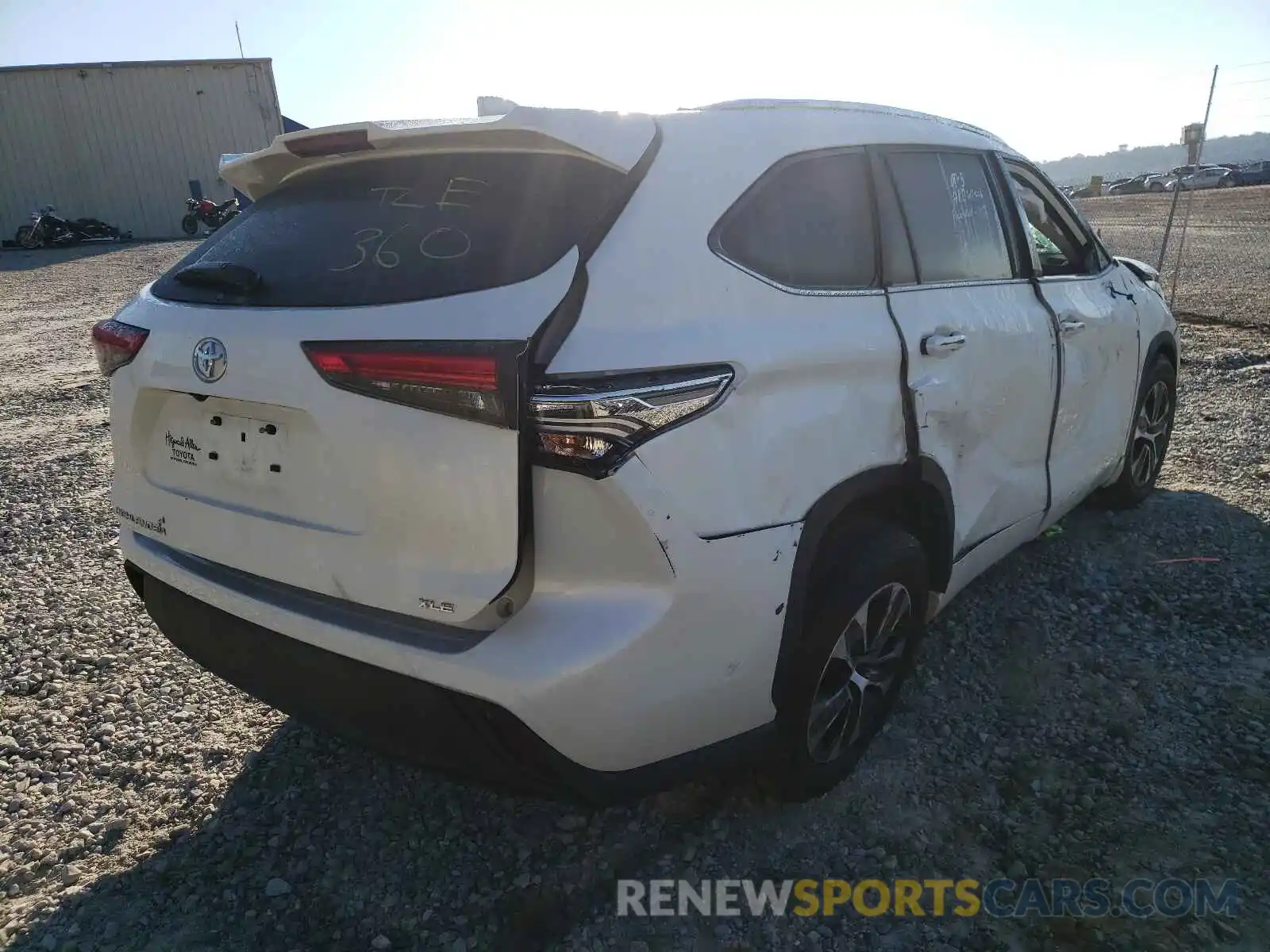 4 Photograph of a damaged car 5TDGZRAH5LS027449 TOYOTA HIGHLANDER 2020