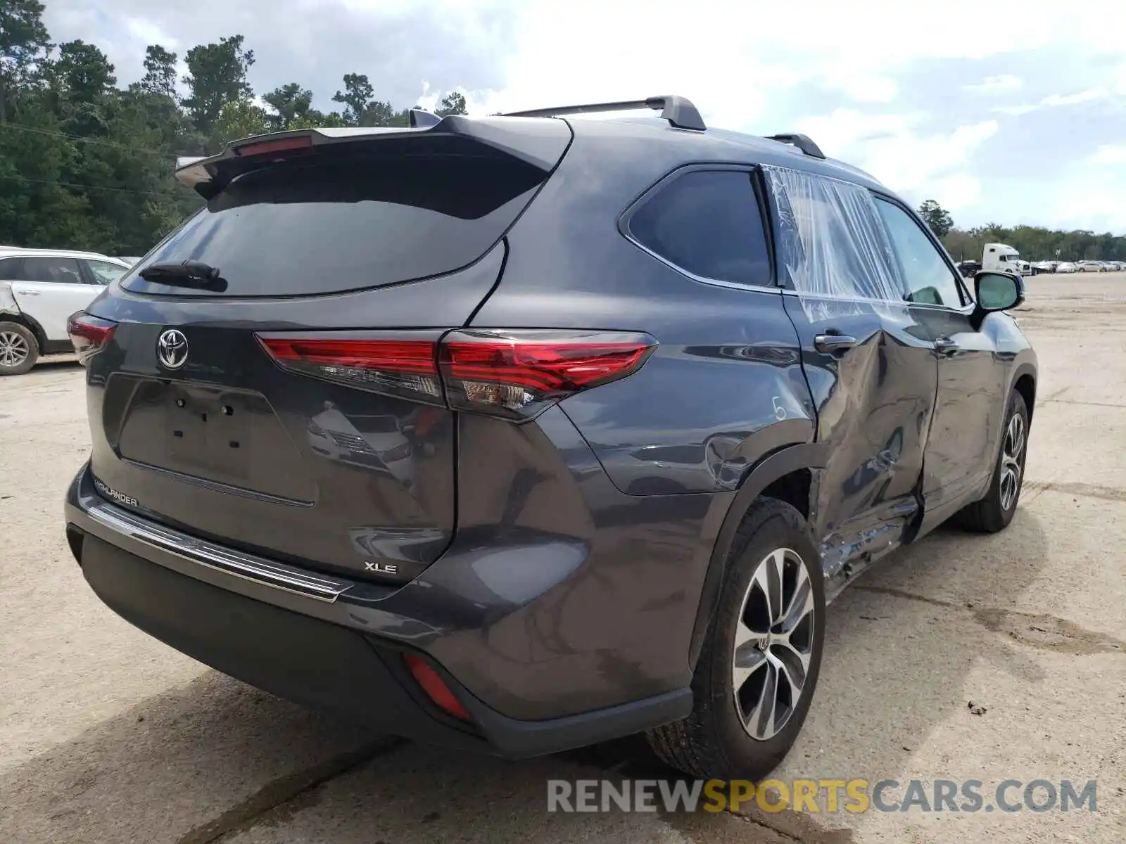 4 Photograph of a damaged car 5TDGZRAH5LS509824 TOYOTA HIGHLANDER 2020