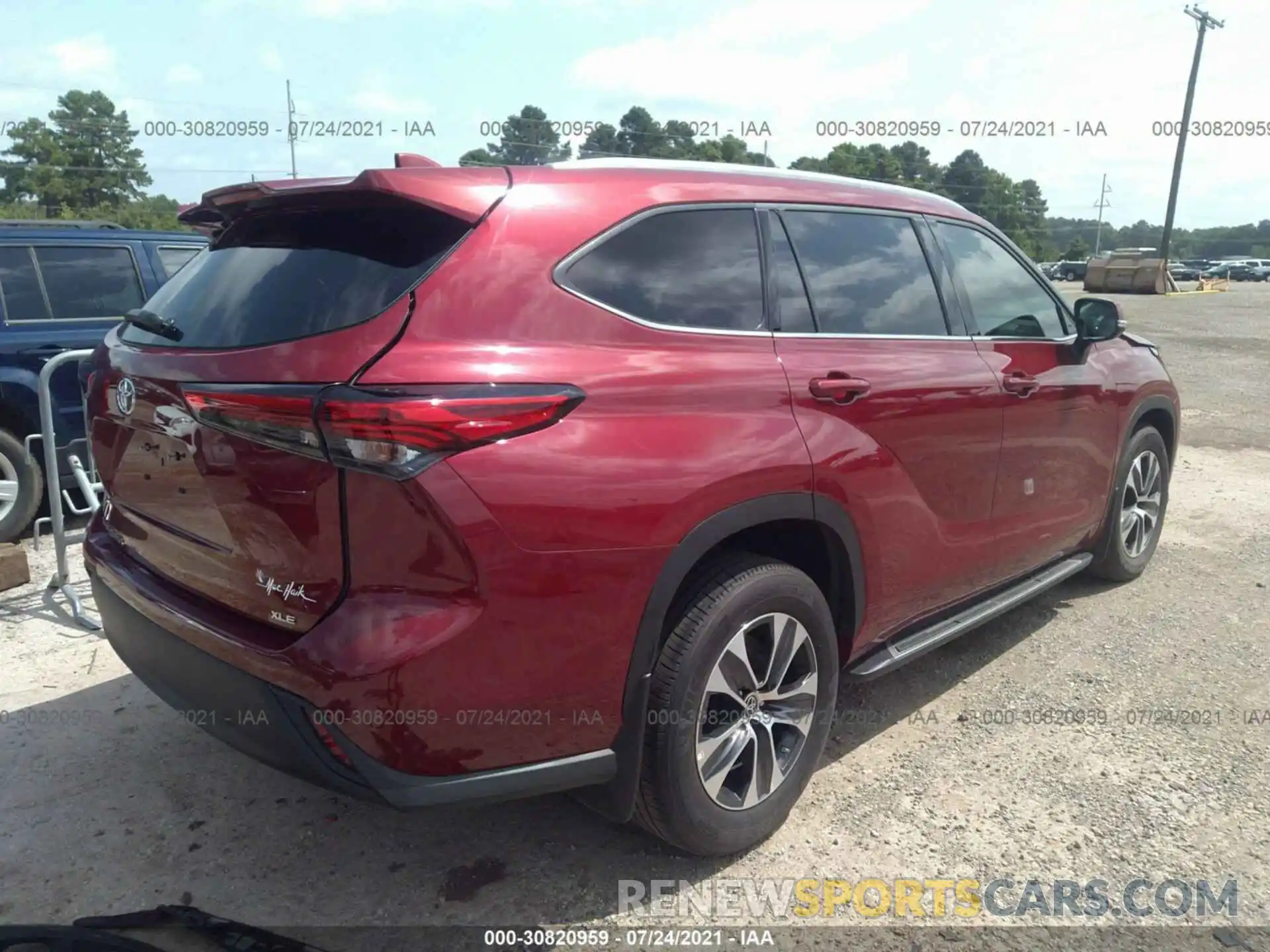 4 Photograph of a damaged car 5TDGZRAH5LS509905 TOYOTA HIGHLANDER 2020