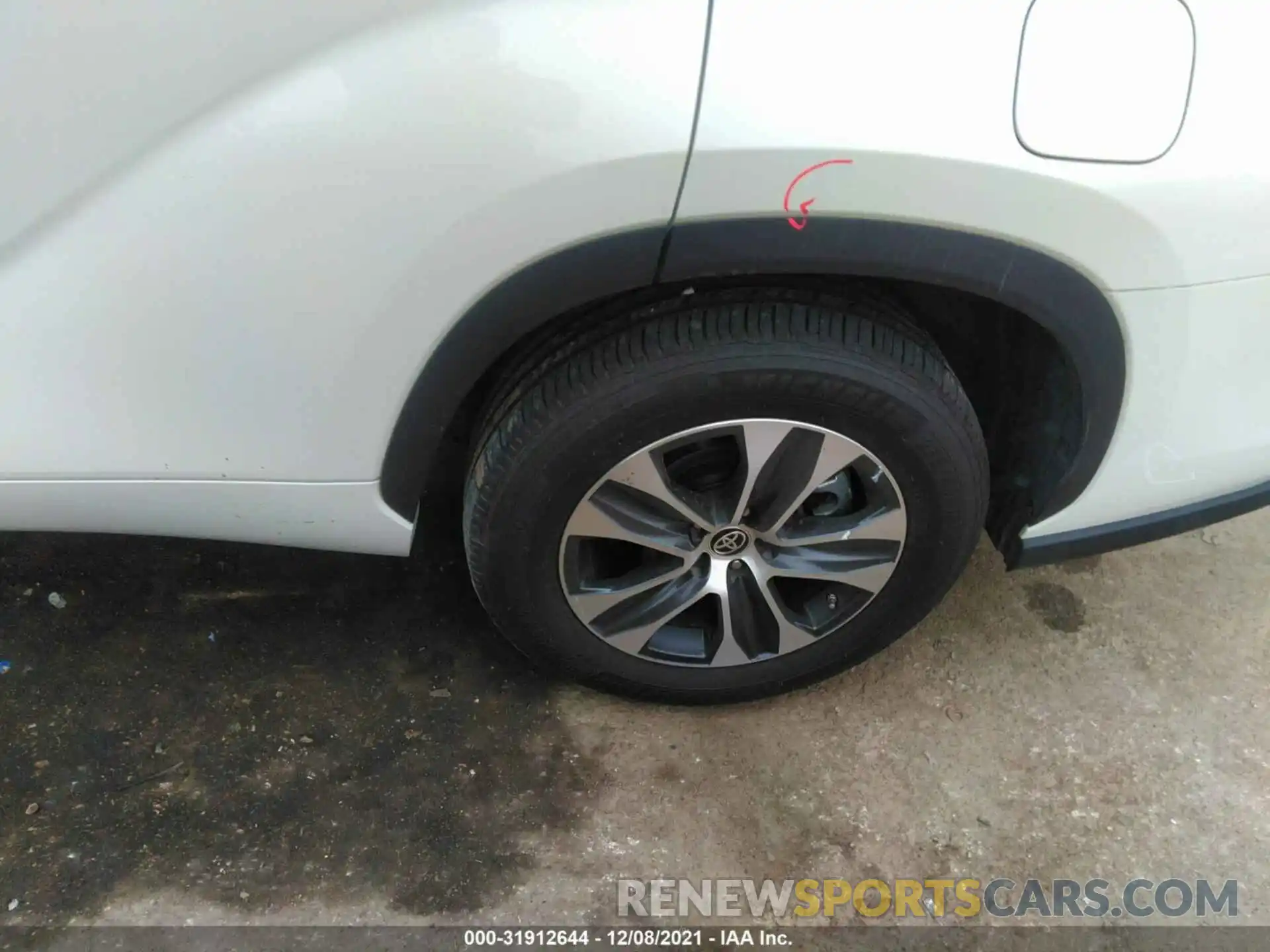 13 Photograph of a damaged car 5TDGZRAH5LS513131 TOYOTA HIGHLANDER 2020