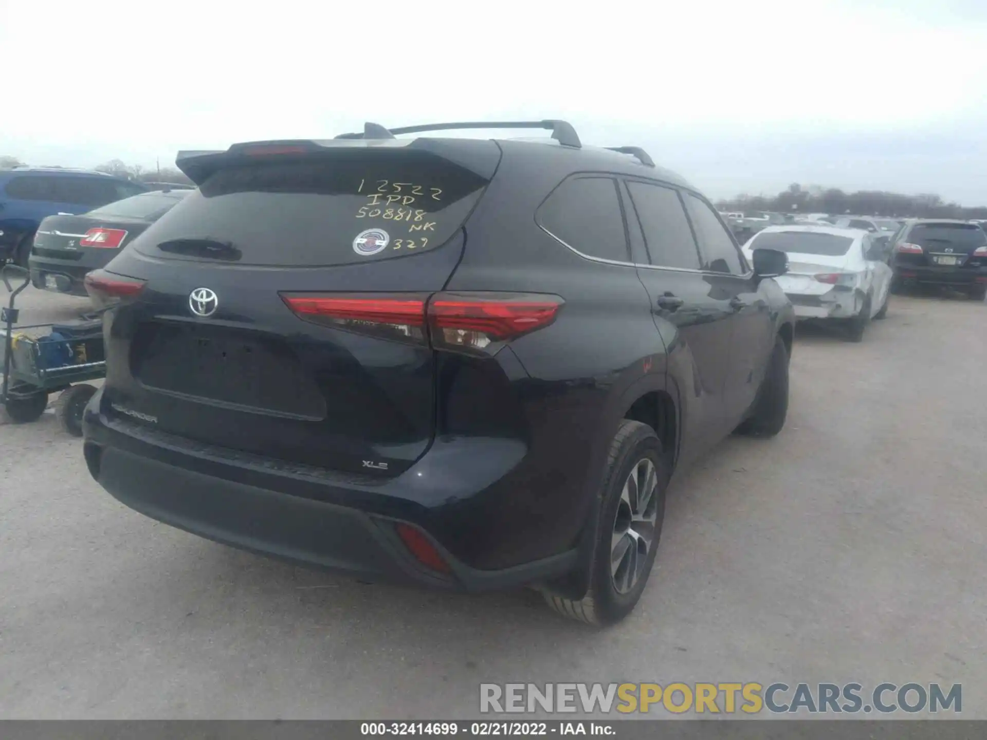 4 Photograph of a damaged car 5TDGZRAH6LS002916 TOYOTA HIGHLANDER 2020