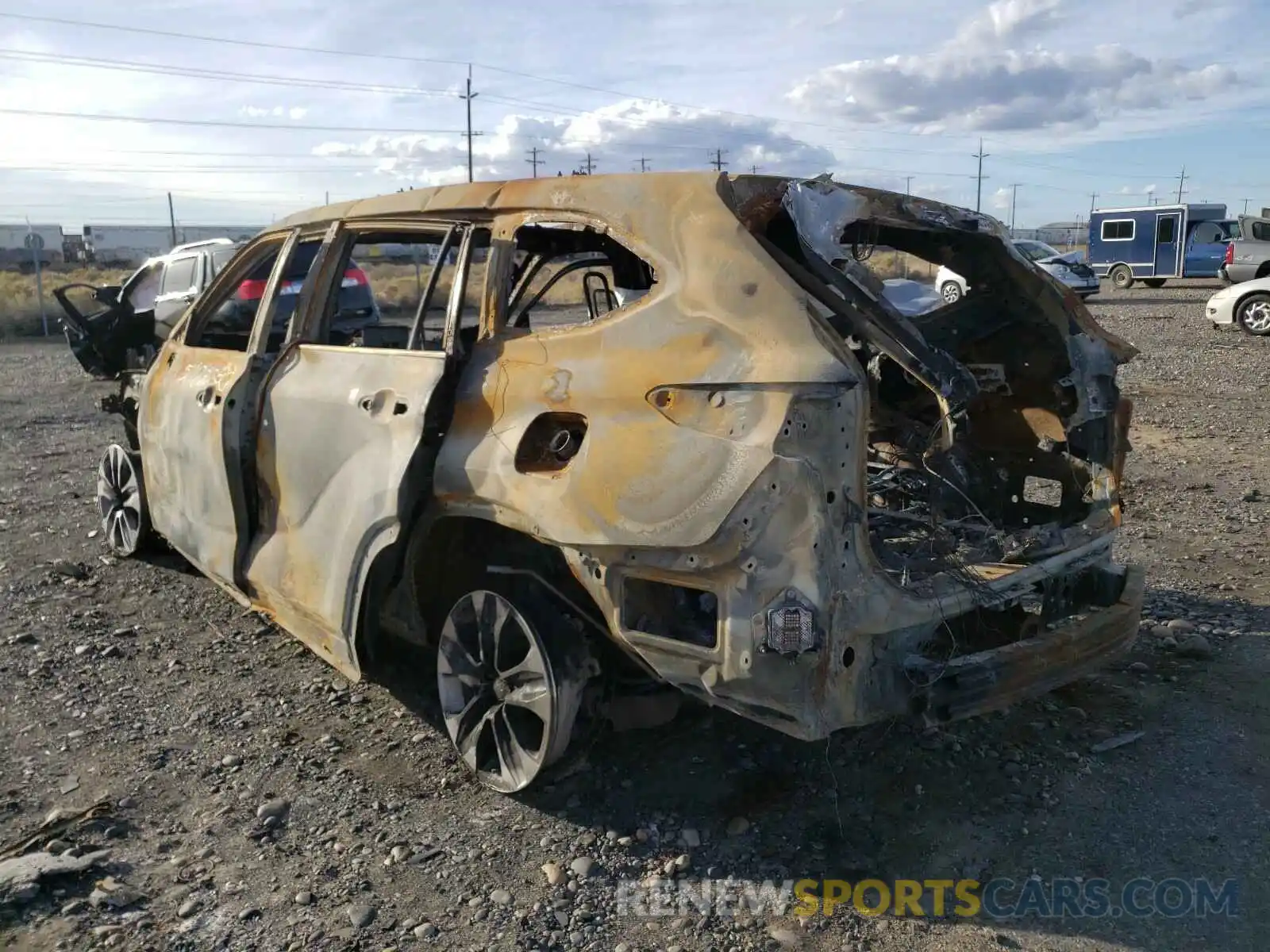 3 Photograph of a damaged car 5TDGZRAH6LS003306 TOYOTA HIGHLANDER 2020