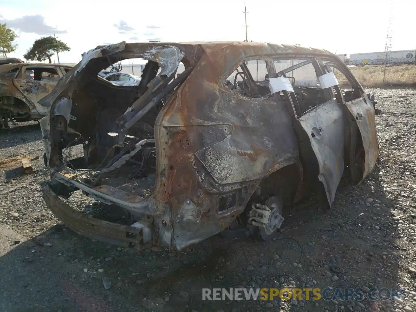 4 Photograph of a damaged car 5TDGZRAH6LS003306 TOYOTA HIGHLANDER 2020