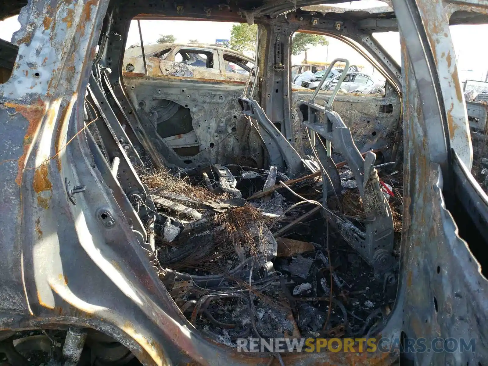 6 Photograph of a damaged car 5TDGZRAH6LS003306 TOYOTA HIGHLANDER 2020