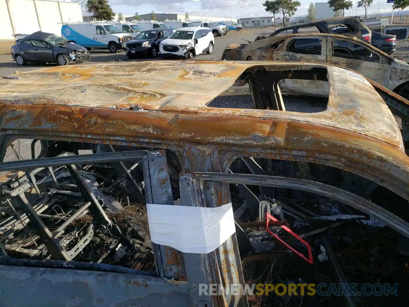 9 Photograph of a damaged car 5TDGZRAH6LS003306 TOYOTA HIGHLANDER 2020