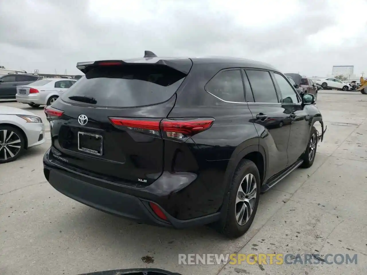 4 Photograph of a damaged car 5TDGZRAH6LS008523 TOYOTA HIGHLANDER 2020