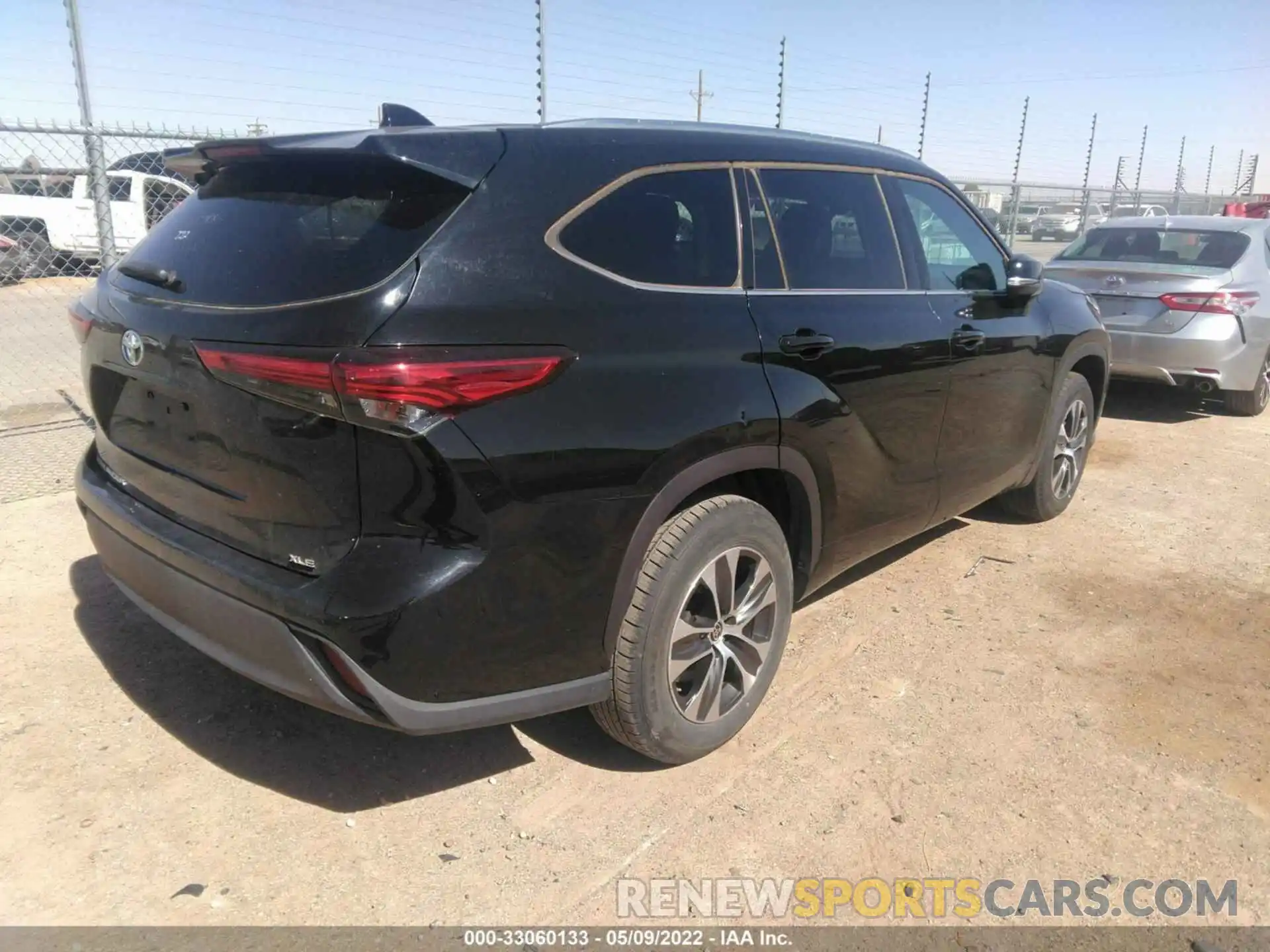 4 Photograph of a damaged car 5TDGZRAH6LS502218 TOYOTA HIGHLANDER 2020