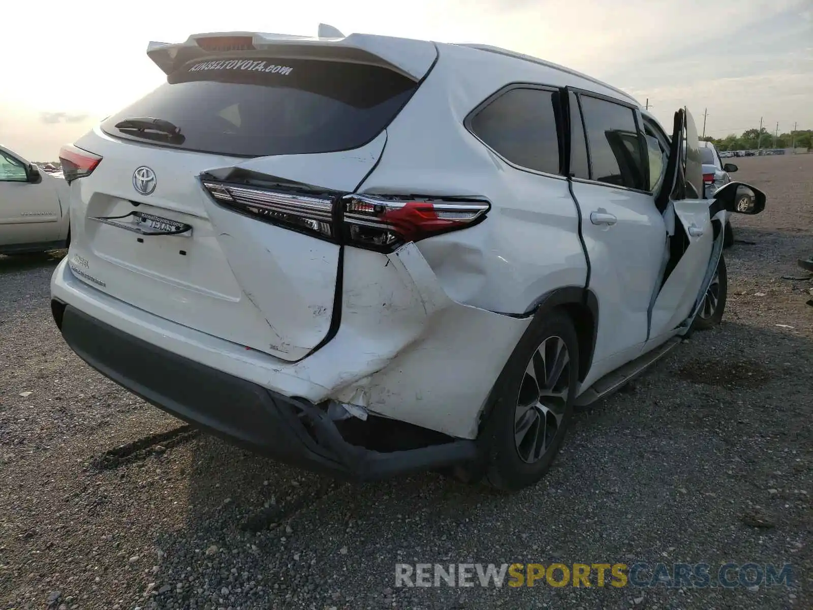 4 Photograph of a damaged car 5TDGZRAH6LS502252 TOYOTA HIGHLANDER 2020