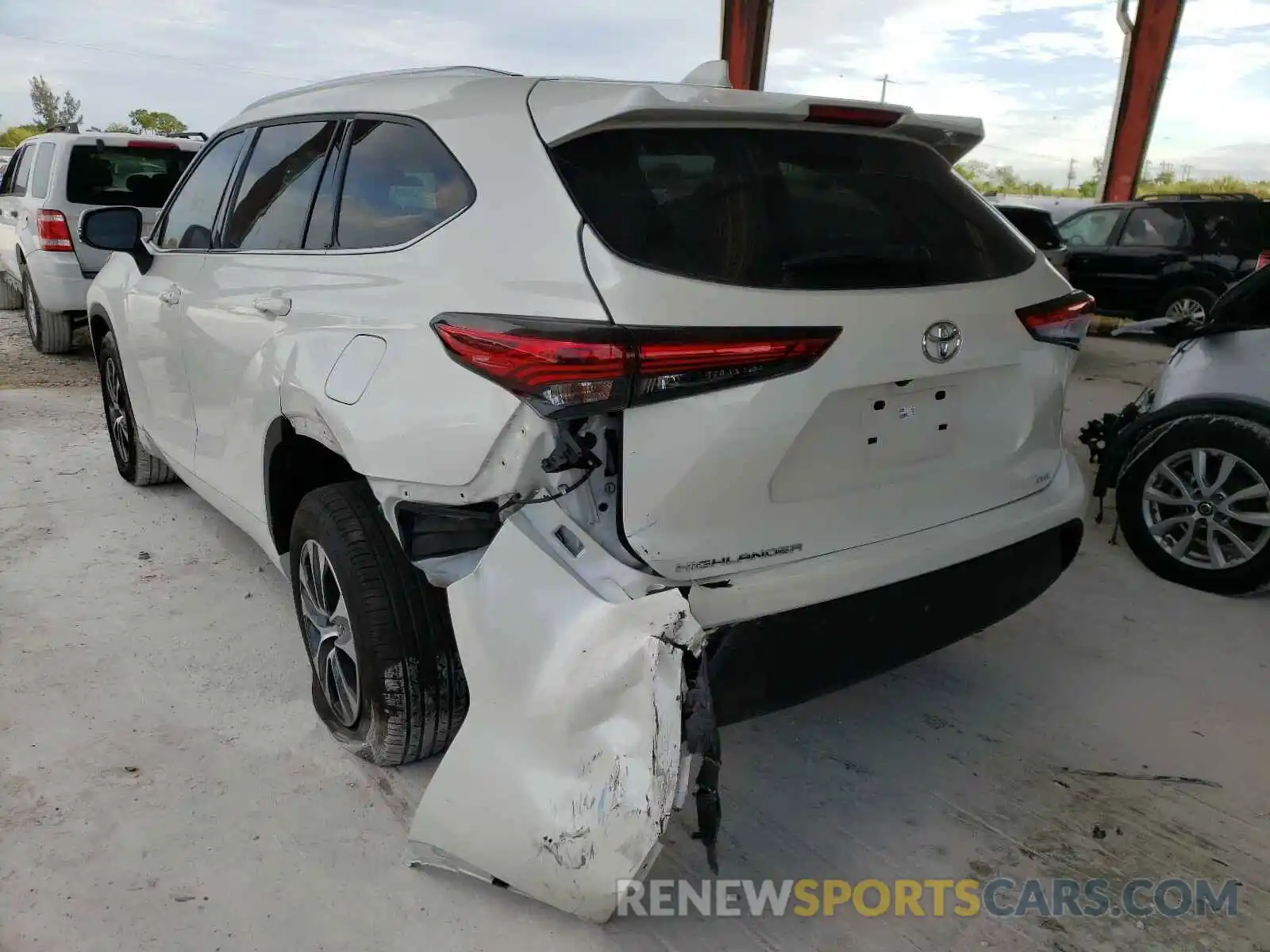 3 Photograph of a damaged car 5TDGZRAH6LS504082 TOYOTA HIGHLANDER 2020