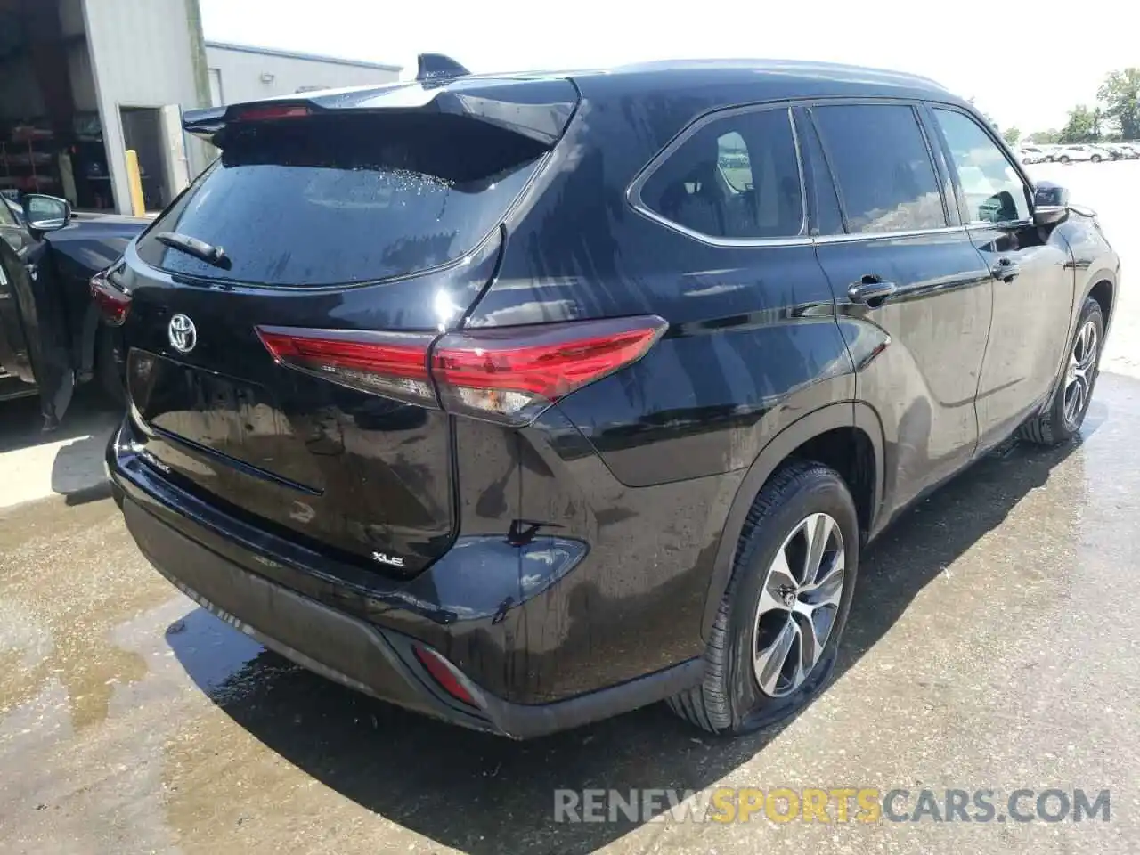 4 Photograph of a damaged car 5TDGZRAH6LS506043 TOYOTA HIGHLANDER 2020