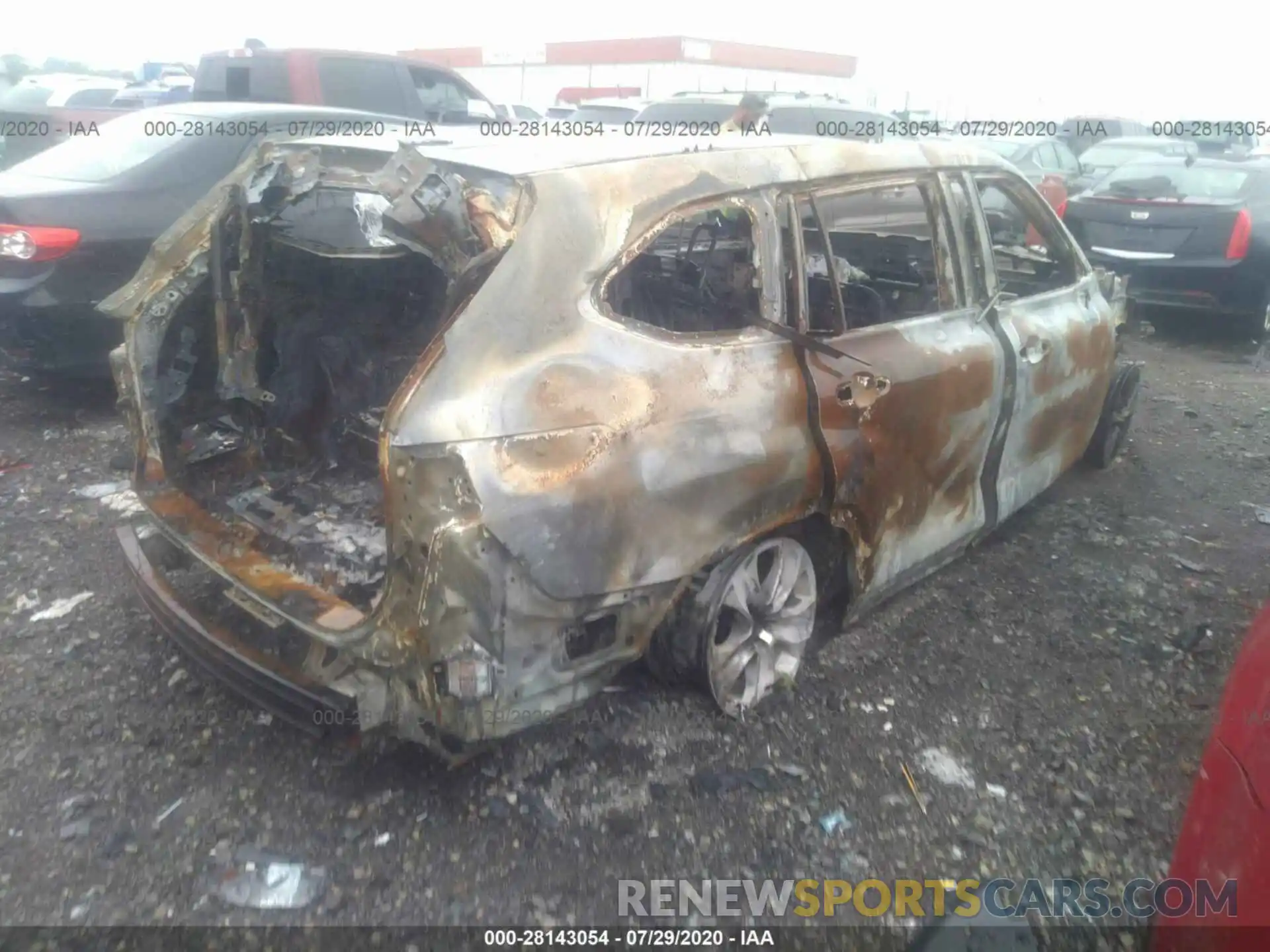 4 Photograph of a damaged car 5TDGZRAH7LS001371 TOYOTA HIGHLANDER 2020