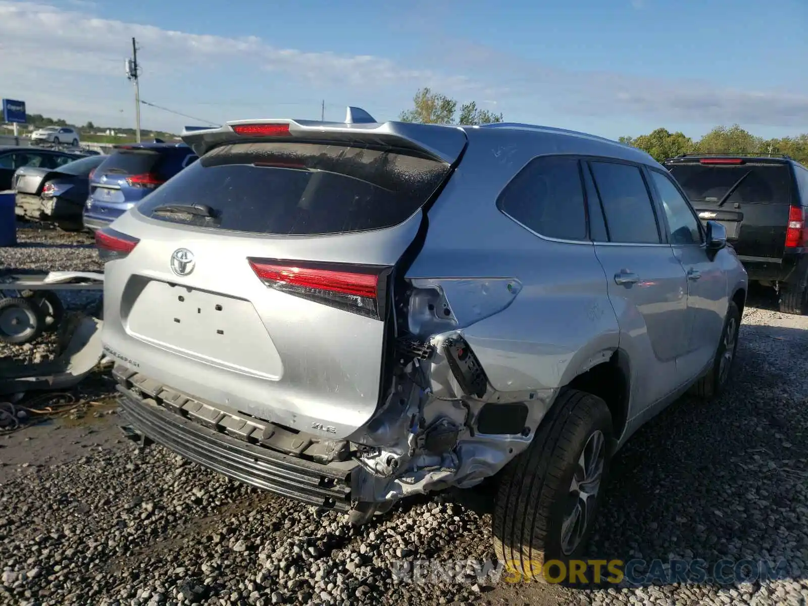 4 Photograph of a damaged car 5TDGZRAH7LS002178 TOYOTA HIGHLANDER 2020