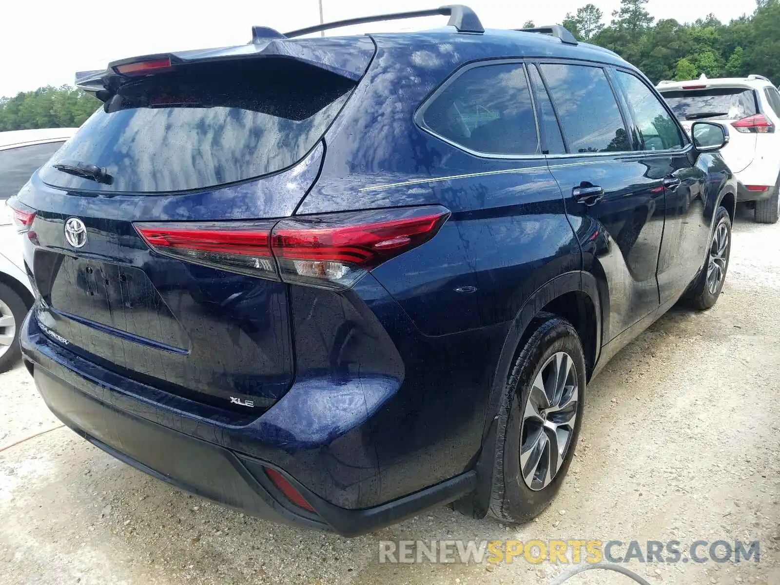 4 Photograph of a damaged car 5TDGZRAH7LS004450 TOYOTA HIGHLANDER 2020