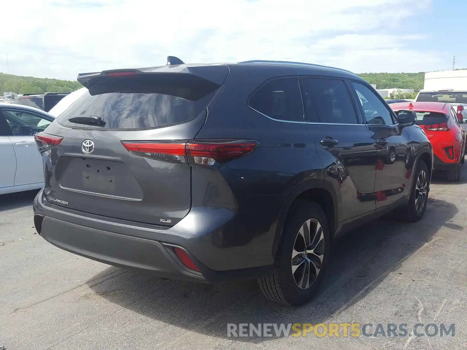 4 Photograph of a damaged car 5TDGZRAH7LS005422 TOYOTA HIGHLANDER 2020